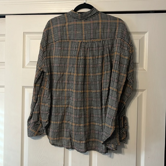 Break My Stride Buttondown Top - Picture 7 of 9